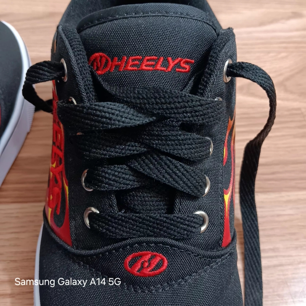 Heelys Pro Mens Size 7 Black Red Flames Athletic Skate Sneakers - Picture 6 of 10